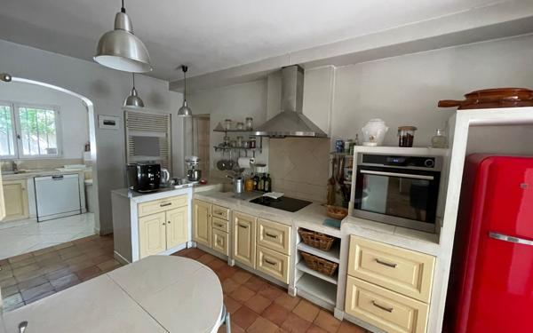 Maison à vendre    6 pièces •  Avignon