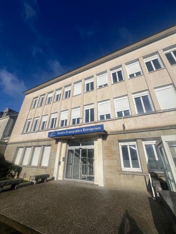 Laval centre ville quartier gare bureaux 80 m2