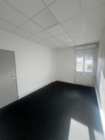 Laval centre ville quartier gare bureaux 80 m2