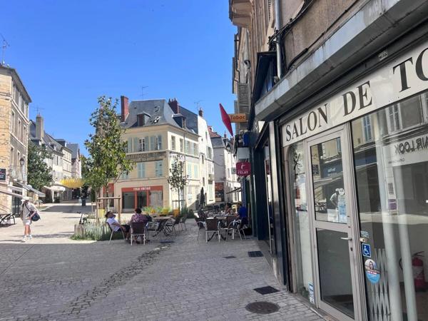 Vente                                                      Fonds de commerce
                        
                     7 pièces                                         à Nevers