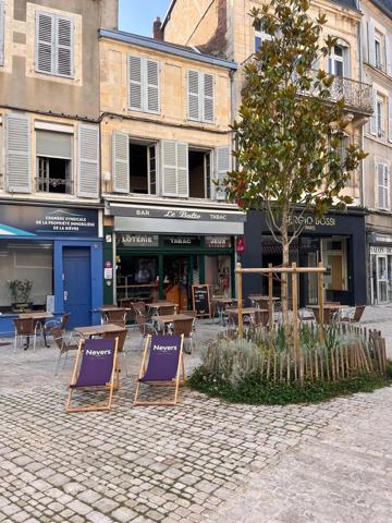 Vente                                                      Fonds de commerce
                        
                     7 pièces                                         à Nevers