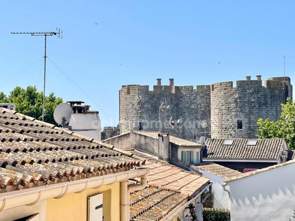 AIGUES-MORTES MAISON RÉNOVÉE 5 PIÈCES 147 M2 AVEC 2 GARAGES ET TOIT TERRASSE