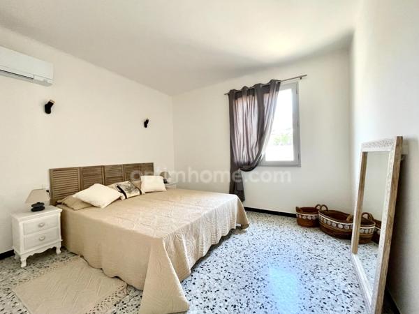 AIGUES-MORTES MAISON RÉNOVÉE 5 PIÈCES 147 M2 AVEC 2 GARAGES ET TOIT TERRASSE