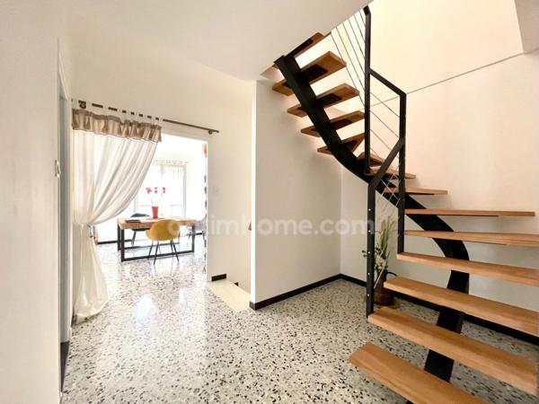 AIGUES-MORTES MAISON RÉNOVÉE 5 PIÈCES 147 M2 AVEC 2 GARAGES ET TOIT TERRASSE