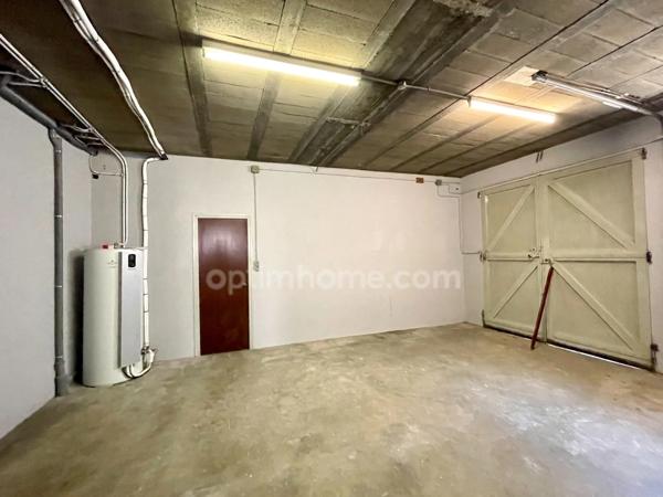 AIGUES-MORTES MAISON RÉNOVÉE 5 PIÈCES 147 M2 AVEC 2 GARAGES ET TOIT TERRASSE