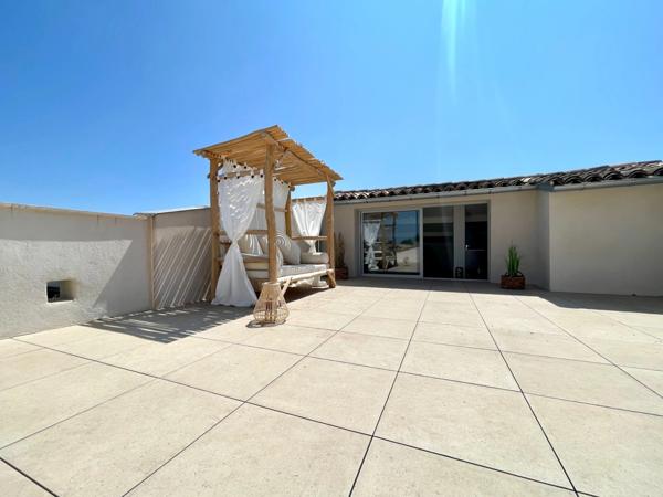 AIGUES-MORTES MAISON RÉNOVÉE 5 PIÈCES 147 M2 AVEC 2 GARAGES ET TOIT TERRASSE