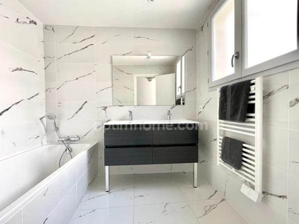 AIGUES-MORTES MAISON RÉNOVÉE 5 PIÈCES 147 M2 AVEC 2 GARAGES ET TOIT TERRASSE