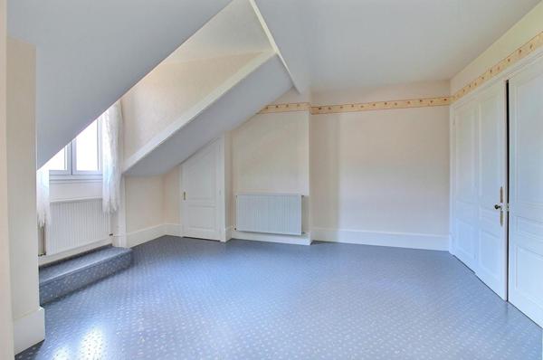 Saint Etienne 42100 secteur paisible bas du Cours Fauriel Appartement 70m² habitables 1 chambre 2 GRENIERS 2 CAVES
