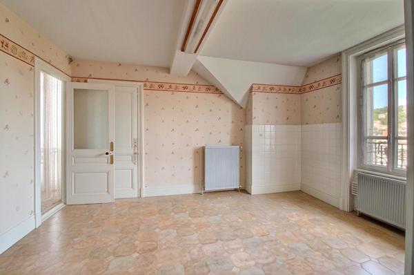 Saint Etienne 42100 secteur paisible bas du Cours Fauriel Appartement 70m² habitables 1 chambre 2 GRENIERS 2 CAVES