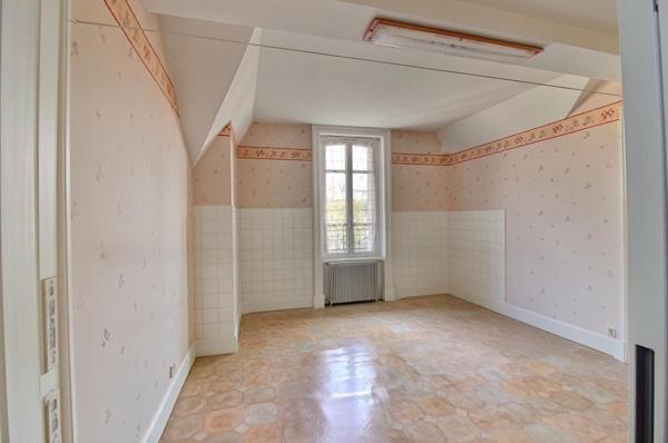 Saint Etienne 42100 secteur paisible bas du Cours Fauriel Appartement 70m² habitables 1 chambre 2 GRENIERS 2 CAVES