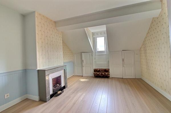 Saint Etienne 42100 secteur paisible bas du Cours Fauriel Appartement 70m² habitables 1 chambre 2 GRENIERS 2 CAVES