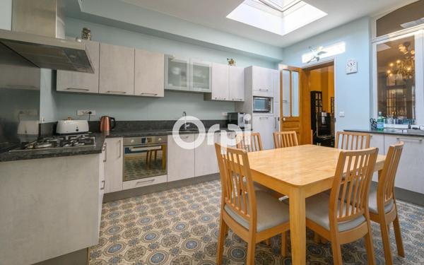 Maison à vendre    8 pièces • 320 m2 Armentières