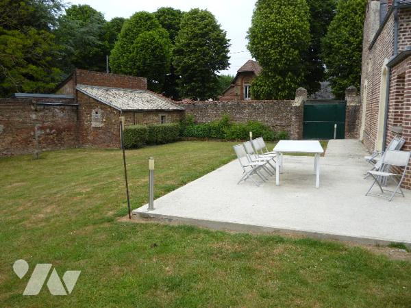 Maison 7 pièces, dépendances, terrain.