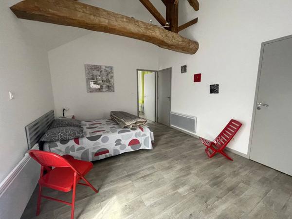 Maison de 5 chbres + studio indépendant - 201 m²