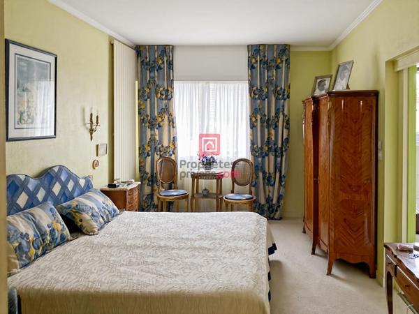 EXCLUSIF ! Maison d'Architecte de 4 chambres dont 2 avec balcons, et piscine