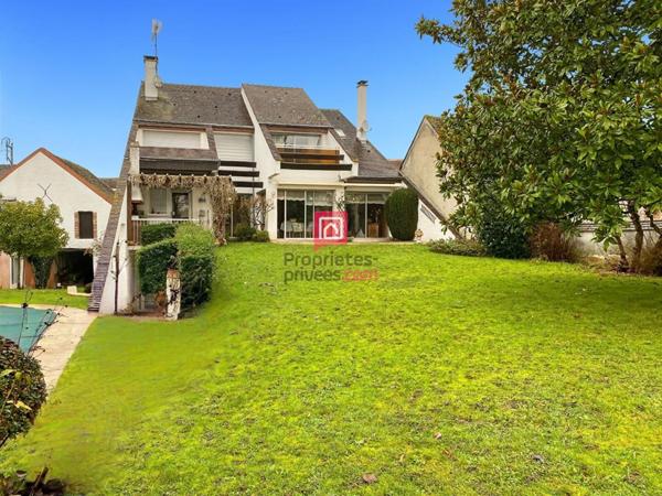 EXCLUSIF ! Maison d'Architecte de 4 chambres dont 2 avec balcons, et piscine