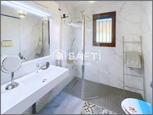 Maison de plain-pied au calme avec piscine