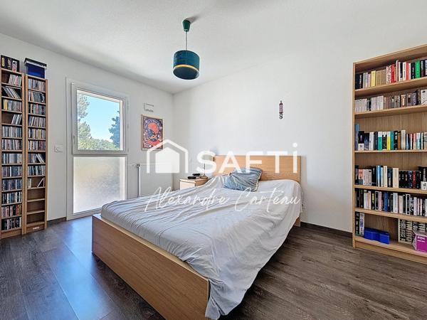 Joli T2 proche TRAM C Pont de la Maye