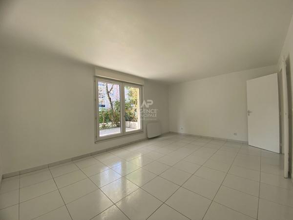 Appartement Cergy 2 pièce(s) 46.39 m2 Loyer 917 €/mois charges comprises **  - Référence  MG11211