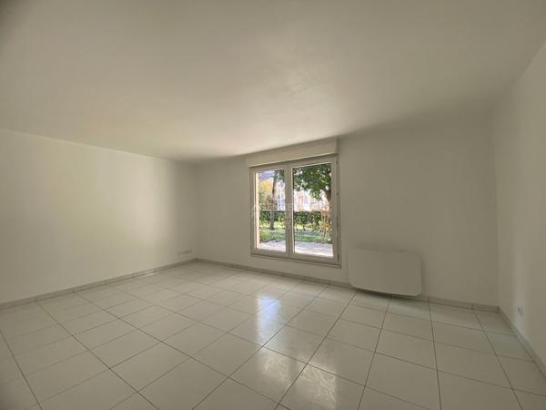 Appartement Cergy 2 pièce(s) 46.39 m2 Loyer 917 €/mois charges comprises **  - Référence  MG11211