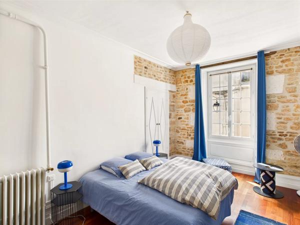Maison de ville détachée de 9 chambres avec piscine