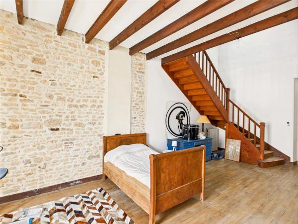 Maison de ville détachée de 9 chambres avec piscine