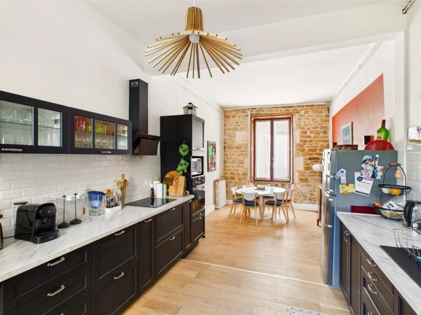 Maison de ville détachée de 9 chambres avec piscine