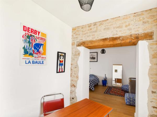 Maison de ville détachée de 9 chambres avec piscine