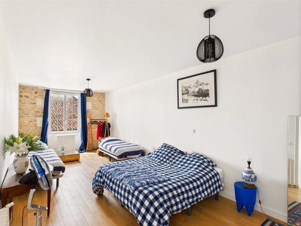 Maison de ville détachée de 9 chambres avec piscine