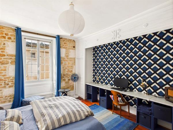 Maison de ville détachée de 9 chambres avec piscine