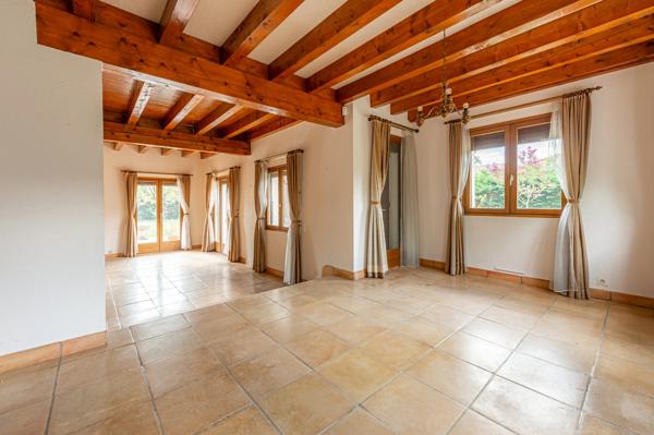 Maison à vendre 6 pièces CESSY (01)