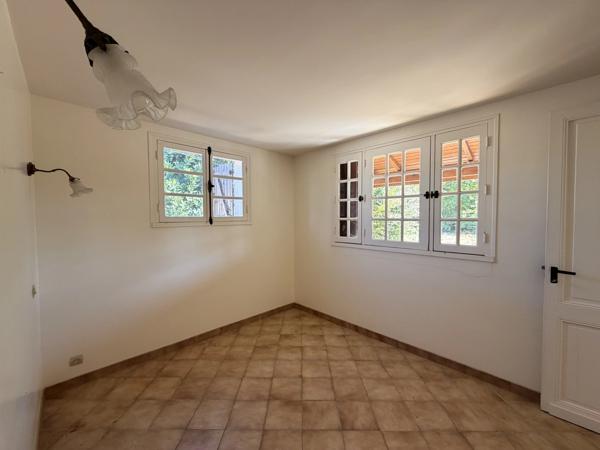 Maison de plain-pied avec garage et potentiel d'agrandissement au cœur de Ruffec