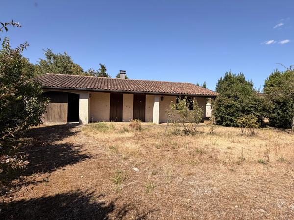 Maison de plain-pied avec garage et potentiel d'agrandissement au cœur de Ruffec