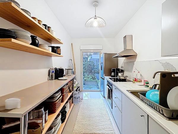 Vente                                                      Appartement
                        
                     2 pièces                      50 m2                     à Créteil