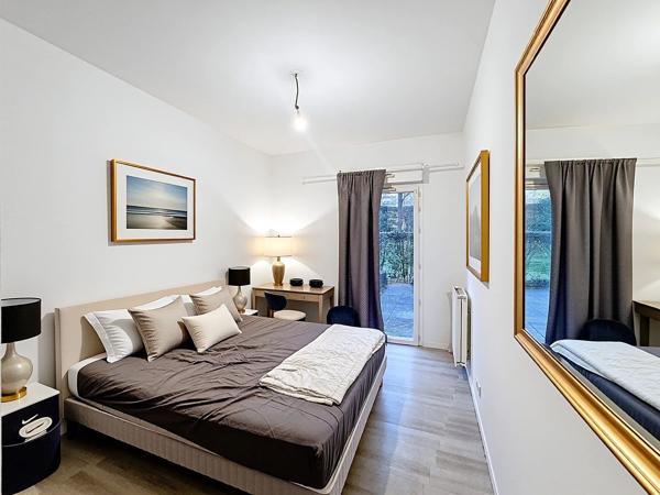 Vente                                                      Appartement
                        
                     2 pièces                      50 m2                     à Créteil