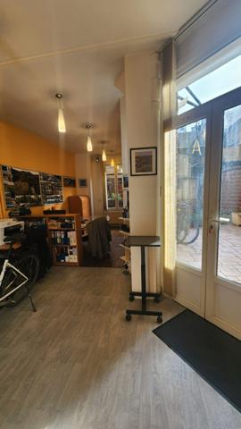 Bureaux commerciaux ou professionnels 63 m² + cour privative3