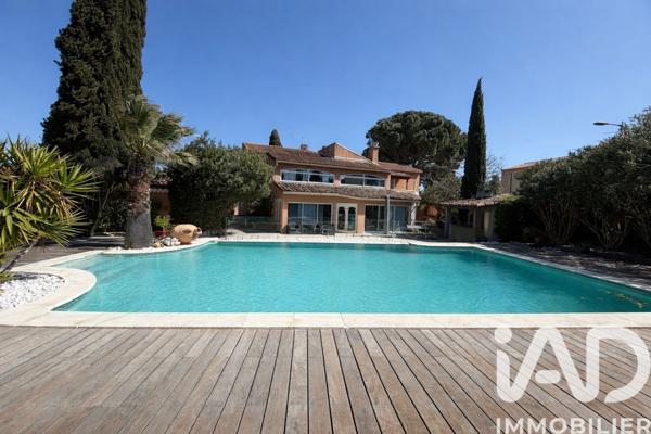 Maison à vendre 11 pièces 399 m² Saint-Saturnin-lès-Avignon
