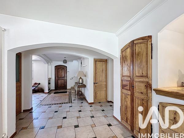 Maison à vendre 11 pièces 399 m² Saint-Saturnin-lès-Avignon