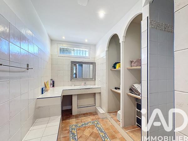 Maison à vendre 11 pièces 399 m² Saint-Saturnin-lès-Avignon