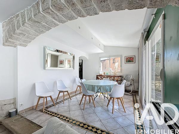 Maison à vendre 11 pièces 399 m² Saint-Saturnin-lès-Avignon