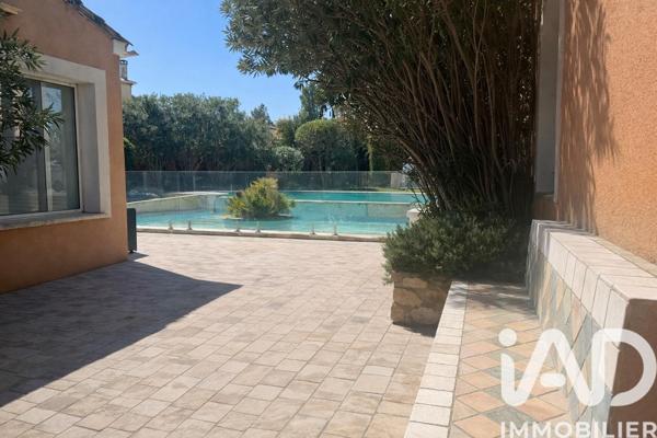 Maison à vendre 11 pièces 399 m² Saint-Saturnin-lès-Avignon