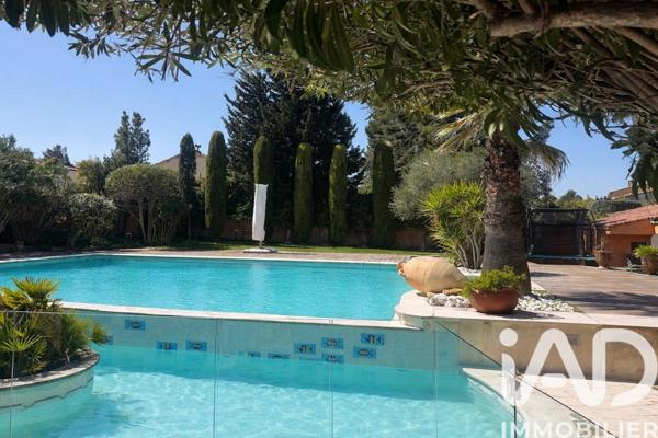 Maison à vendre 11 pièces 399 m² Saint-Saturnin-lès-Avignon