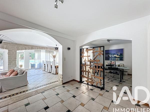 Maison à vendre 11 pièces 399 m² Saint-Saturnin-lès-Avignon