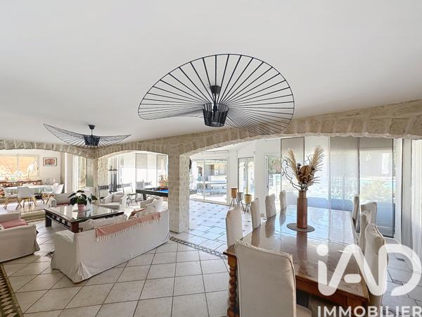 Maison à vendre 11 pièces 399 m² Saint-Saturnin-lès-Avignon