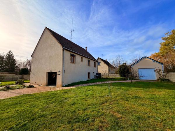Agréable maison sur sous-sol + garage sur 750 m2