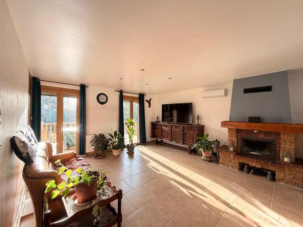 Agréable maison sur sous-sol + garage sur 750 m2