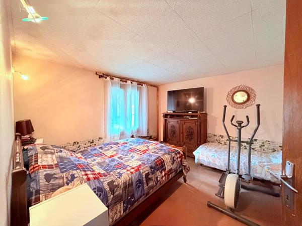 Agréable maison sur sous-sol + garage sur 750 m2