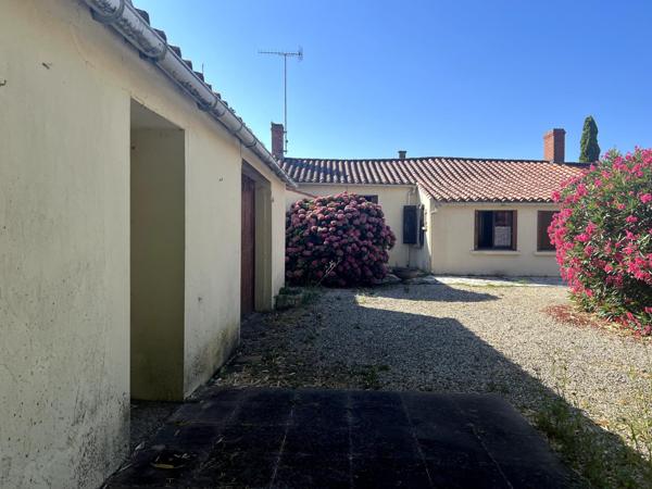 MAISON VENDEENNE A 12 KMS DES PLAGES