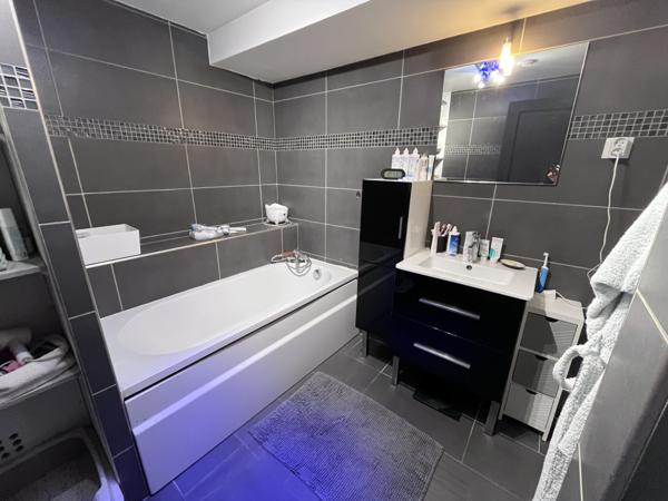 Gignac-la-Nerthe (13180) Petite maison 3 pièces dans une impasse