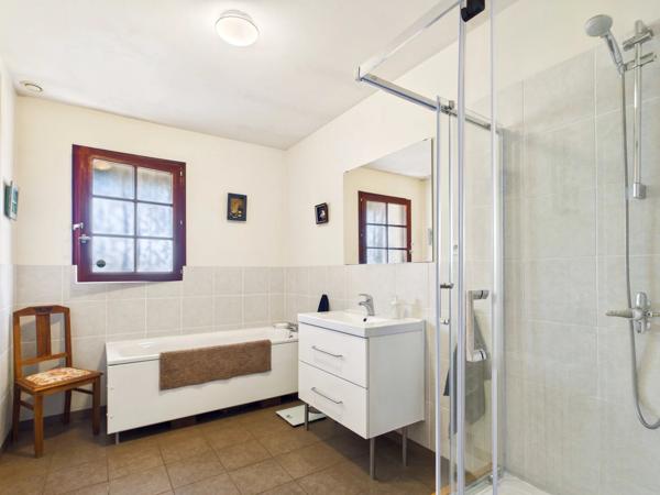 Jolie maison de plain-pied avec 3 chambres et garage